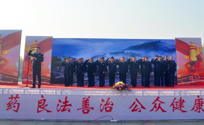 圖為啟動儀式現場，執法人員宣誓。（岳陽市市場監督管理局供圖）