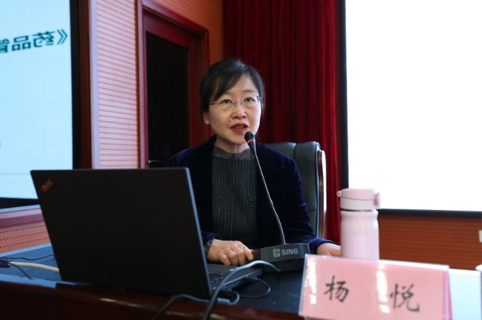 沈陽藥科大學教授楊悅在培訓班上授課。（馬少賓 攝）