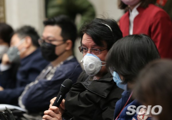 彭博新聞社記者提問（焦非 攝）