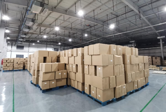 在阿克蘇藥品集散中心的國藥集團新疆新特藥業有限公司阿克蘇分公司倉庫內存放的疫情防控用中藥飲片。（胡瀟瀟 攝）.jpg