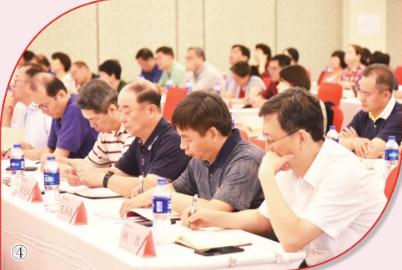 圖為學員們在讀書班上認真聽講。