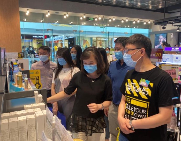 四川化妝品宣傳周圖片。