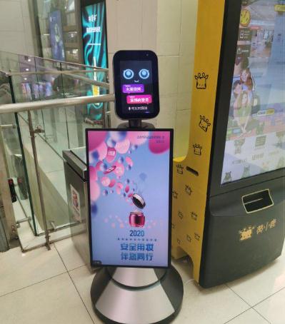 圖為海淀區(qū)市場監(jiān)管局在商業(yè)繁華地區(qū)、社區(qū)等，為化妝品科普宣傳“布局”造勢.