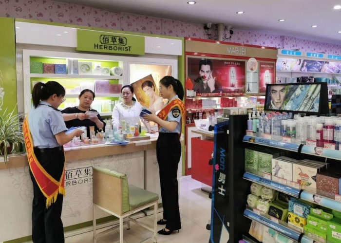 山西組織開展化妝品安全科普宣傳“三服務”活動 山西組織開展化妝品安全科普宣傳“三服務”活動