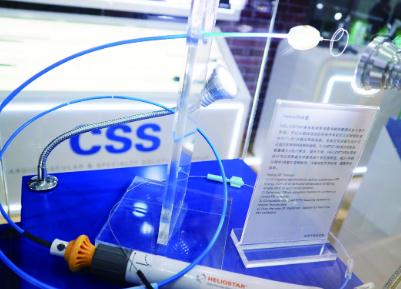 圖為強生醫(yī)療在第二屆進博會上展示的多電極射頻球囊消融導管。本報記者 落楠 攝 圖為強生醫(yī)療在第二屆進博會上展示的多電極射頻球囊消融導管。本報記者 落楠 攝