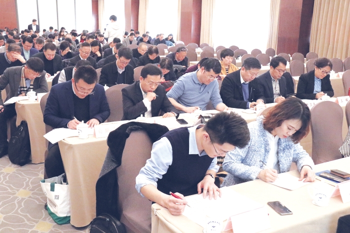 2019年11月28日,國家藥監局召開疫苗生產企業巡查工作整改推進會,并組織疫苗生產企業相關負責人進行《疫苗管理法》知識考試。 2019年11月28日,國家藥監局召開疫苗生產企業巡查工作整改推進會,并組織疫苗生產企業相關負責人進行《疫苗管理法》知識考試。