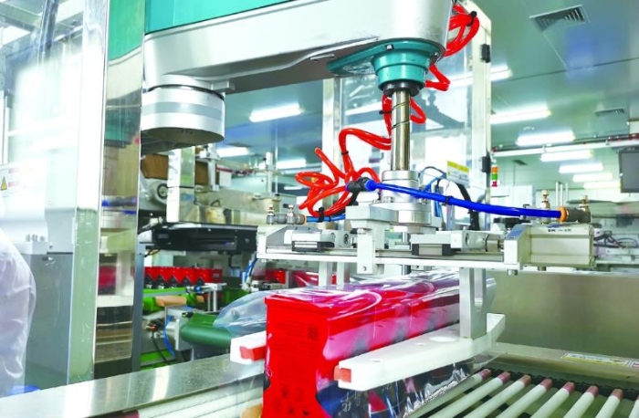 圖為中智藥業的中藥破壁產品生產線。