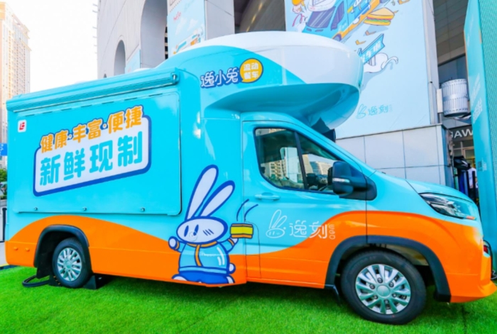 高顏值的“逸小兔”流動早餐車。新華網 發