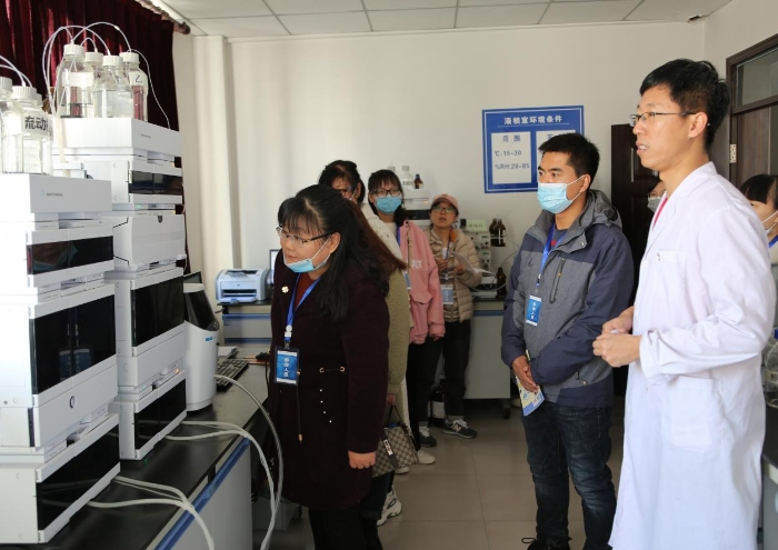 圖為四平檢查分局、四平市食藥檢所聯合舉辦“走進檢驗機構，關注藥品安全”開放日活動。