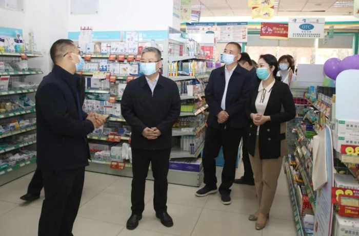 檢查組在南寧市藥品經營企業開展檢查