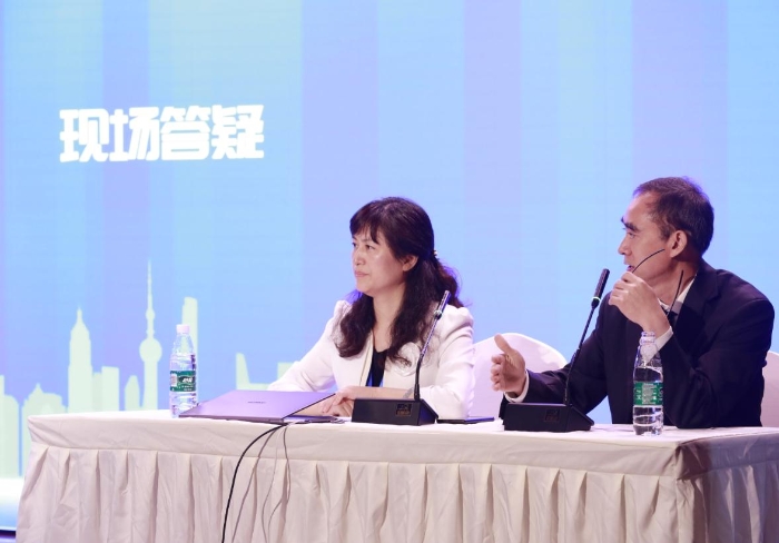 圖為現(xiàn)場答疑。