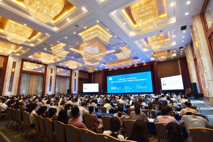 圖為生物醫藥產業發展論壇暨第三屆甘肅中醫藥產業融合發展高峰論壇現場。