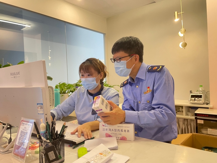 圖為檢查現(xiàn)場