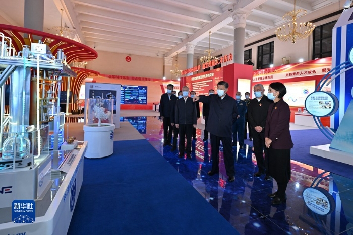 10月26日，中共中央總書記、國家主席、中央軍委主席習近平在北京展覽館參觀國家“十三五”科技創新成就展。 新華社記者 李學仁 攝