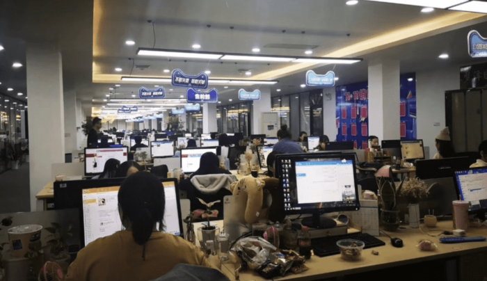 瑞思邁電商團(tuán)隊(duì)正在為雙11客戶(hù)服務(wù)