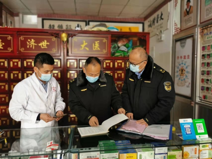 圖為監管人員在一家門診檢查。