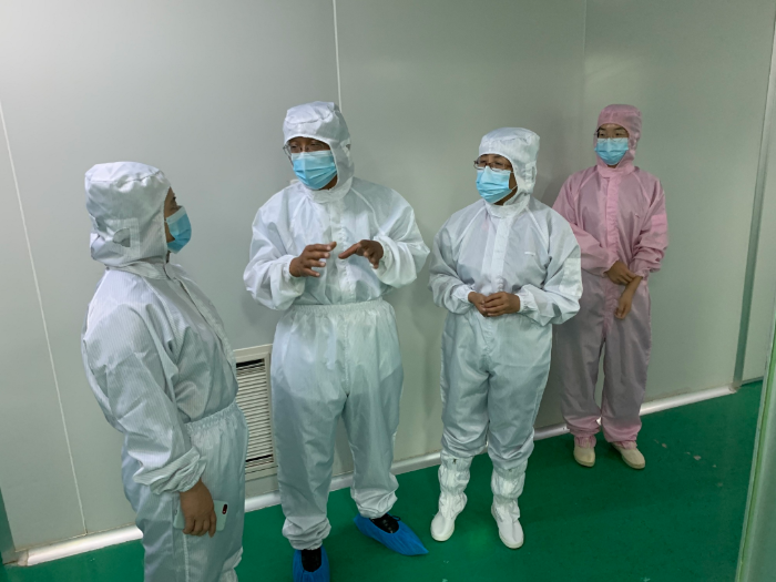 圖為監(jiān)督檢查工作現(xiàn)場(chǎng)。