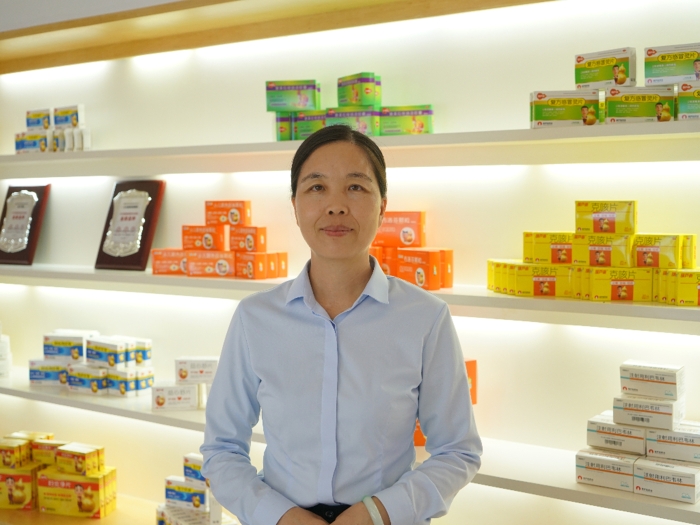 海南省-海口市-海南葫蘆娃藥業(yè)集團股份有限公司-劉萍--6寸工作照2