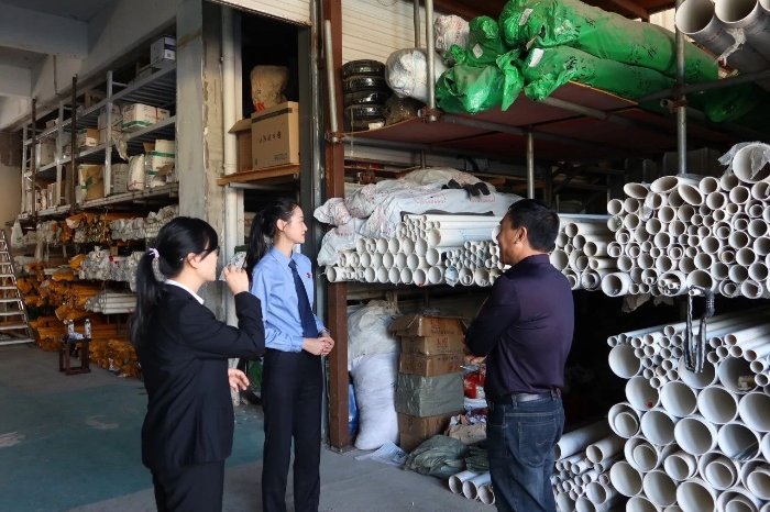 檢察官到某建材市場(chǎng)開展實(shí)地調(diào)查