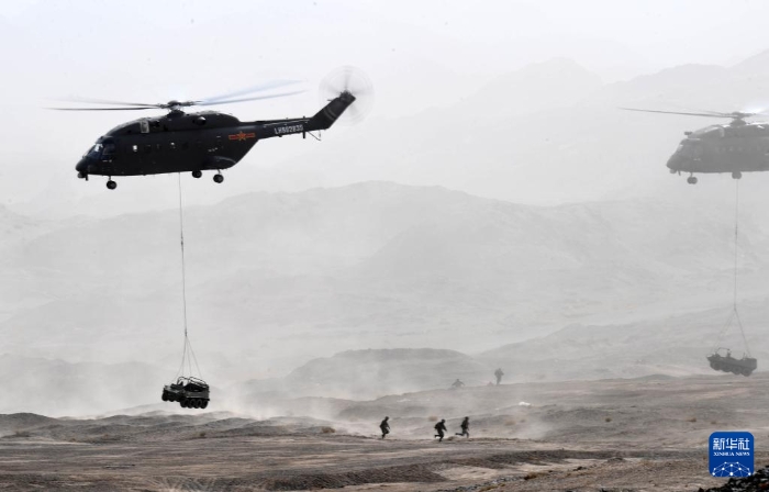 陸軍練兵備戰(zhàn)及轉(zhuǎn)型建設(shè)集訓(xùn)中，某空中突擊旅進(jìn)行實(shí)兵實(shí)彈演練（2018年5月23日攝）。新華社記者 張永進(jìn) 攝