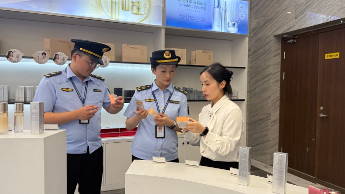 湖州吳興區(qū)開展夏季化妝品專項檢查行動3 湖州吳興區(qū)開展夏季化妝品專項檢查行動3