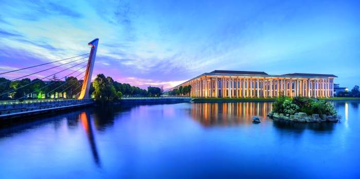 揚子江藥業集團關注消費者、用戶、員工、社區、環境等利益相關方的訴求，將ESG理念融入公司經營管理實踐，圖為集團廠區一角。