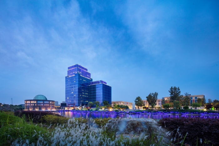 揚子江藥業集團堅持守正創新，高質量推進新藥研發，圖為集團藥物研究院大樓。