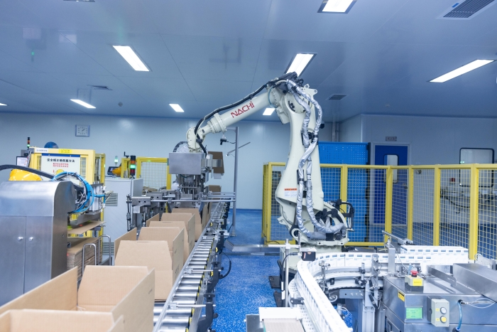 自動化推動中國“智”藥，圖為揚子江藥業集團自動化生產線。