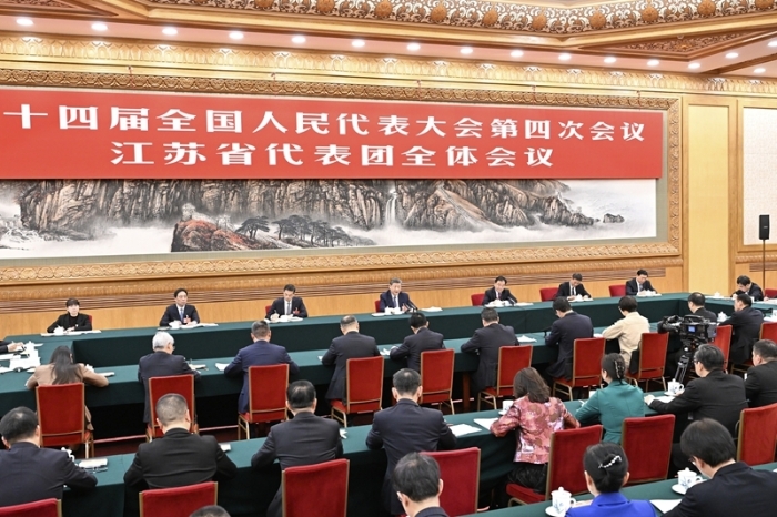 3月5日下午，中共中央總書記、國(guó)家主席、中央軍委主席習(xí)近平參加他所在的十四屆全國(guó)人大四次會(huì)議江蘇代表團(tuán)審議。新華社記者 殷博古 攝