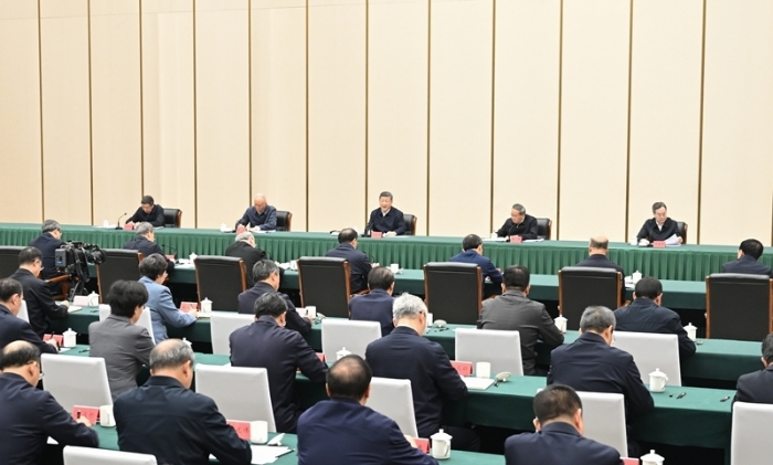 3月23日，中共中央總書記、國家主席、中央軍委主席習近平在河北雄安新區考察，并主持召開深入推進雄安新區高質量建設和發展座談會。這是23日下午，習近平主持召開深入推進雄安新區高質量建設和發展座談會并發表重要講話。新華社記者 燕雁 攝